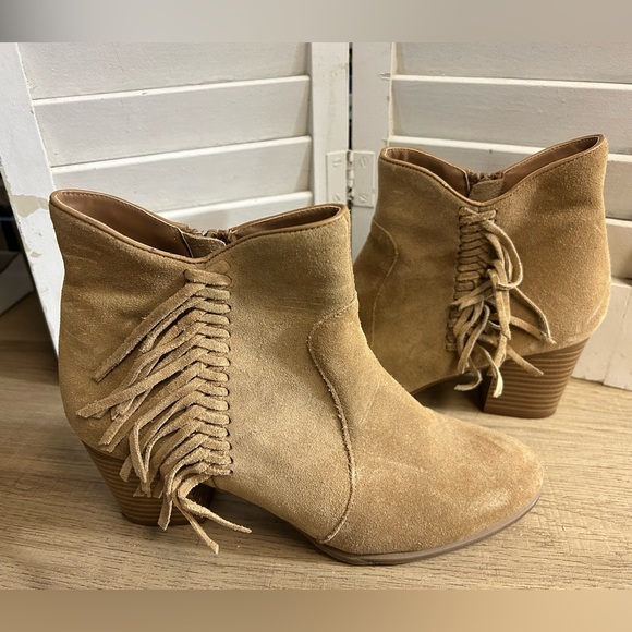 G. H. Bass Leather Suede Fringe Heeled Ankle Boot Tan Made in USA Size 6 Eve - Picture 2 of 15